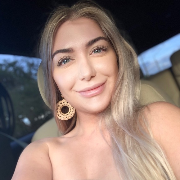 Meet your Posher, Cassie - Picture 1 of 1